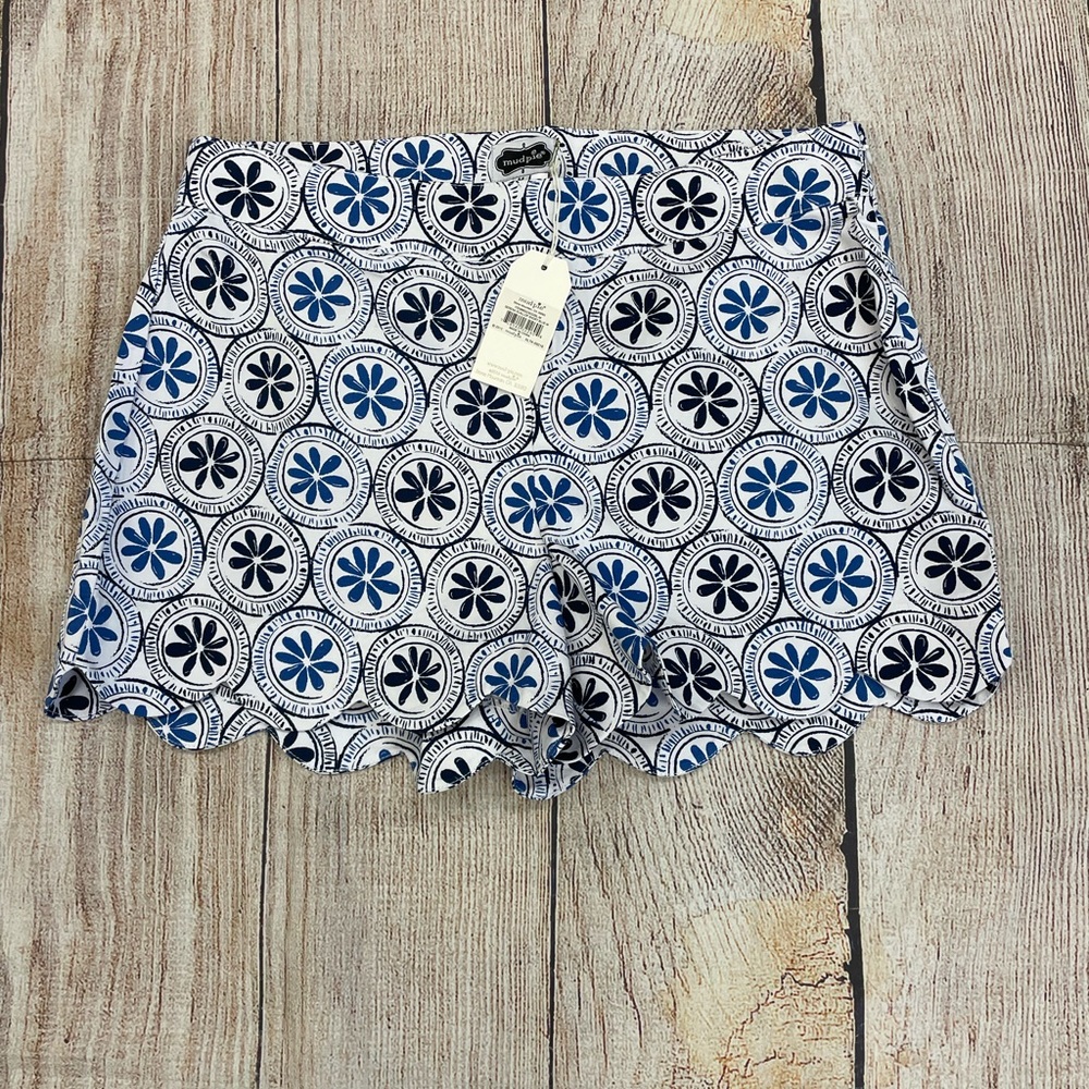 😍NWT Mud Pie Blue White shorts Scalloped Bottom size Medium